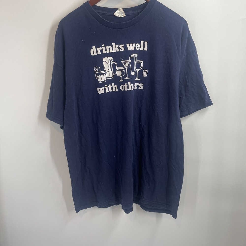 Vintage Delta Pro Weight Drinks Well With Others Graphic T-Shirt Navy Blue 2XL